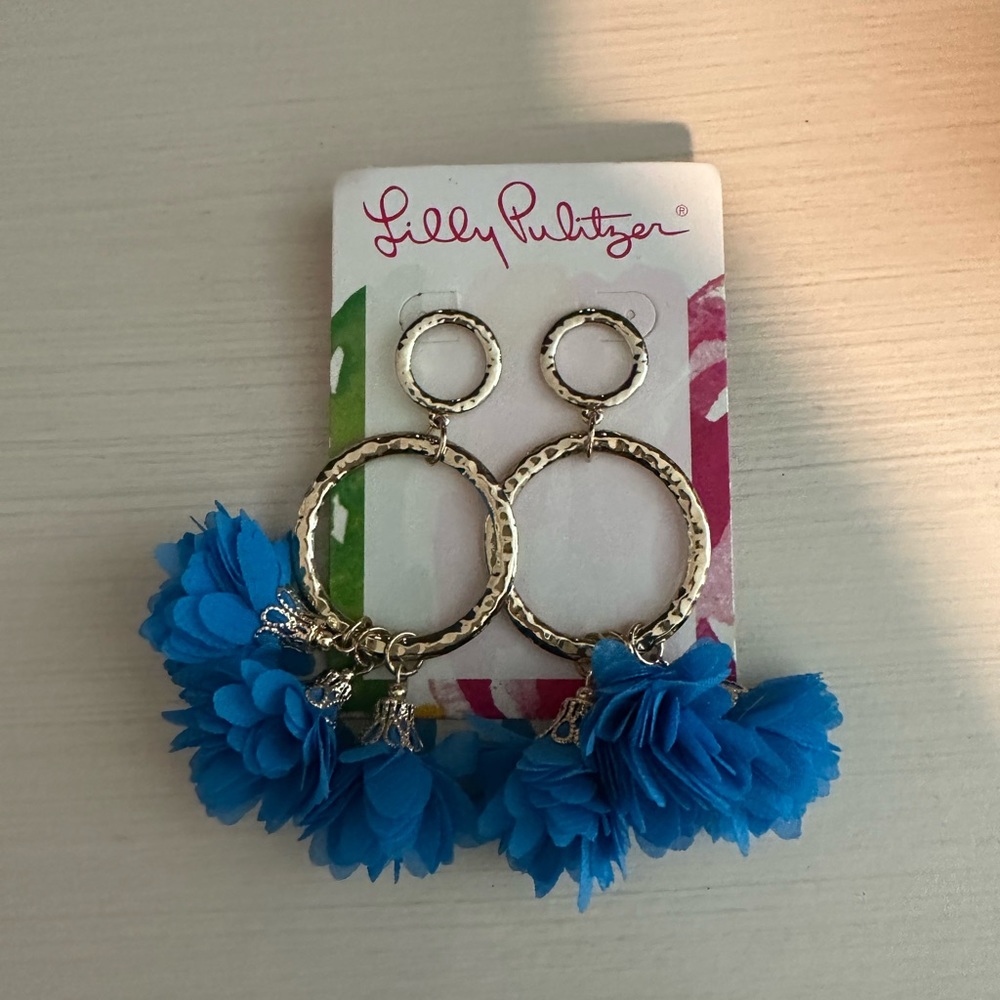 Lilly Pulitzer Cascading Petals Hoop Earring
Coastal Blue